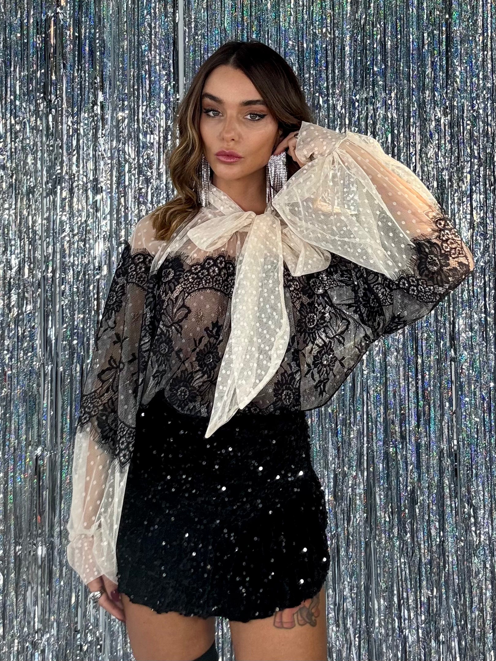 Blusa Pizzo con Fiocco - Panna / Nero